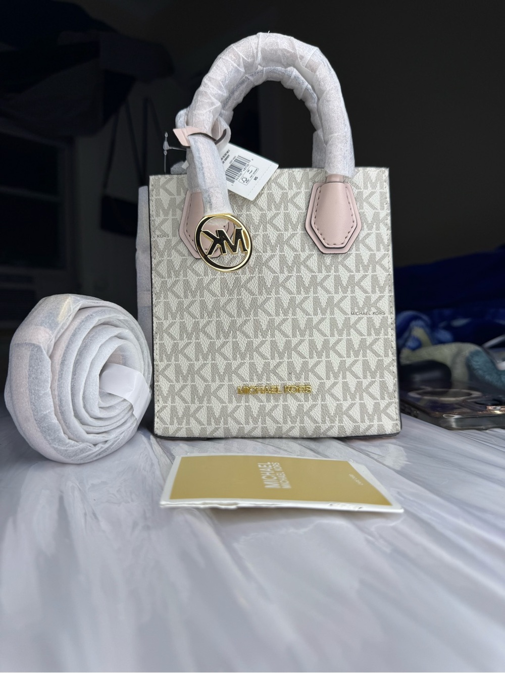 Michael Kors bucket Jet Set Small Logo hand bag in beige and Light Pink